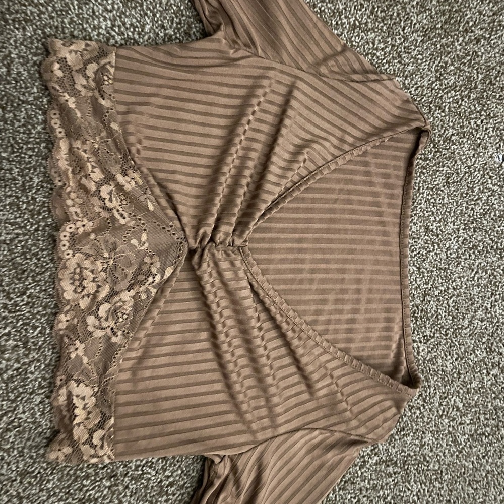 Tops - Picture 5 of 16